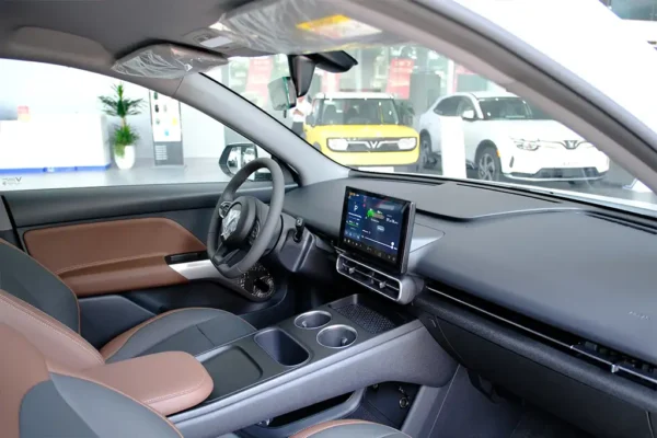 Hỗ trợ lái VinFast MPV7