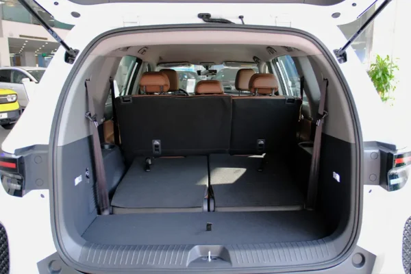 Tổng thể VinFast MPV7